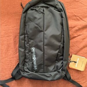 NWT PATAGONIA Atom Pack 18L